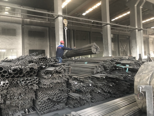 HL Kết thúc ống tròn bằng thép không gỉ Aisi 304 316L 321 Ống tròn để trang trí